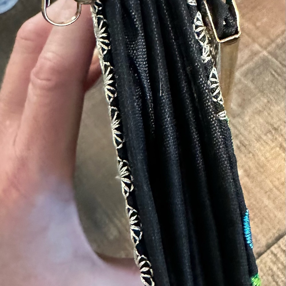 Mexican Artisan Embroidered Clutch - Picture 5 of 8